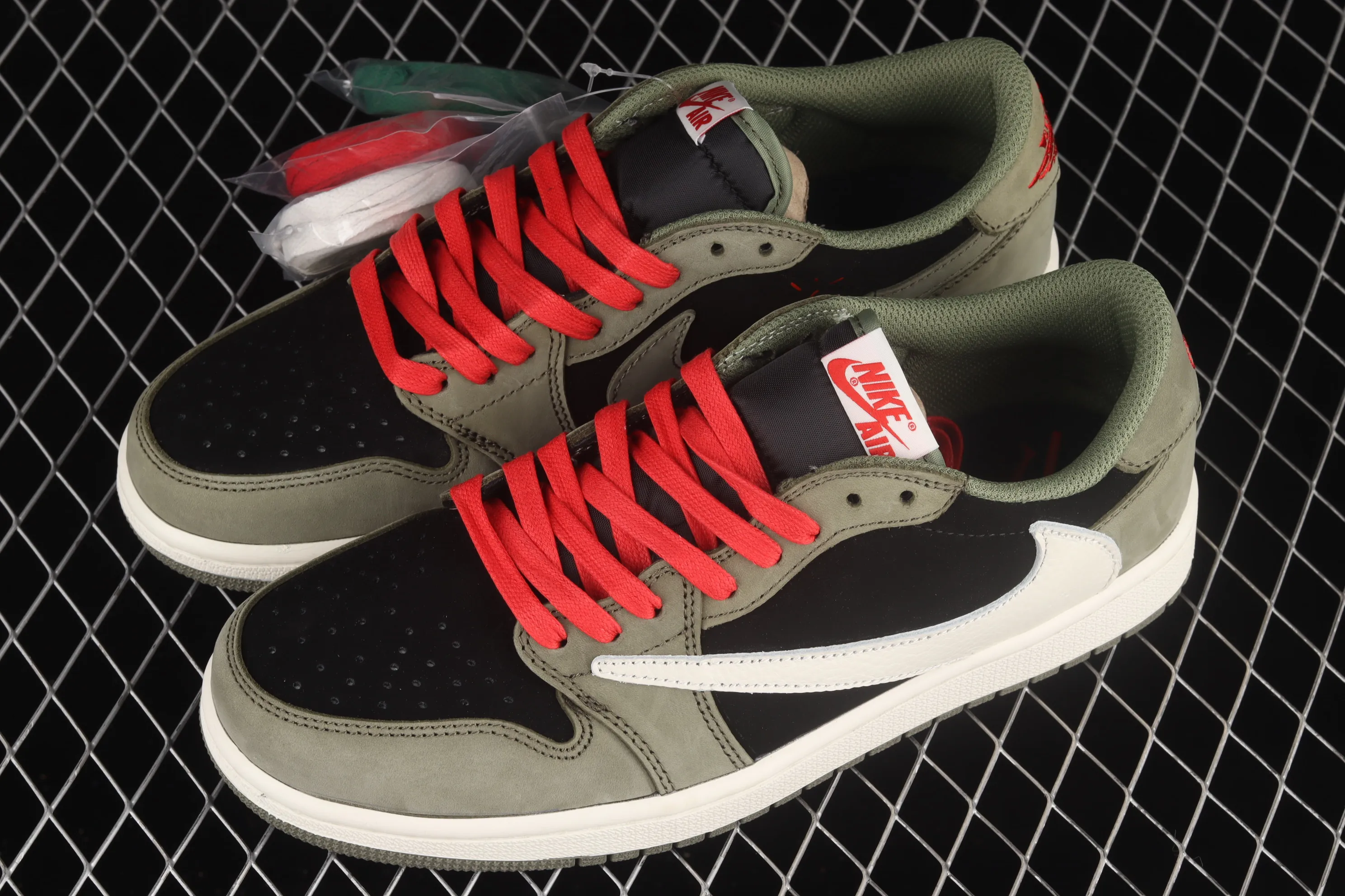 All Categories Air Jordan Jordan Series Basketball Shoes Air Jordan 1 Low Travis Scott x Air Jordan 1 Low AJ1 Joe 1 Black Green Undercut Low-top Cultural Sneakers CQ4277-008